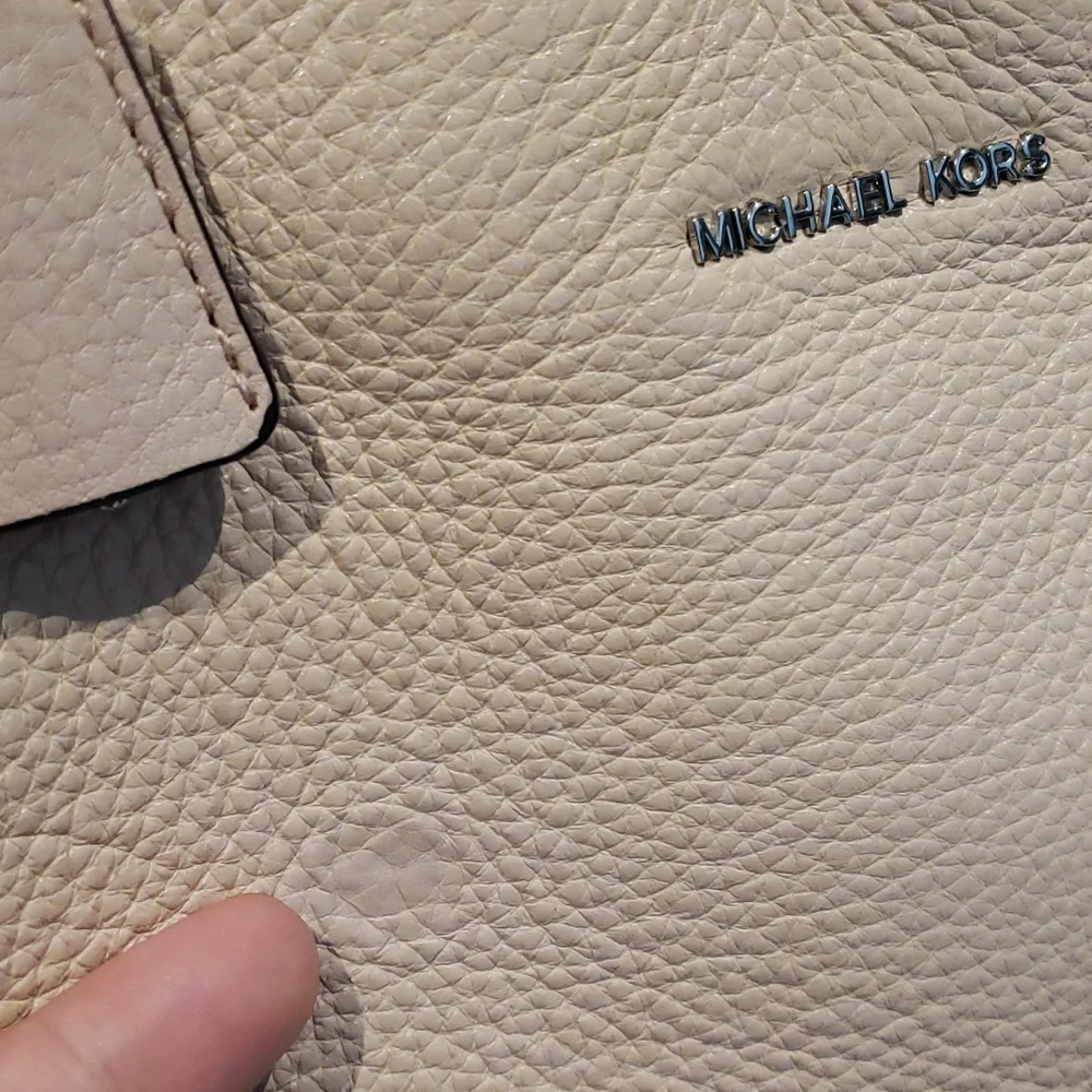 ❣️💫MARK DOWN 💫❣️Michael Kors cream Bag - Picture 11 of 13